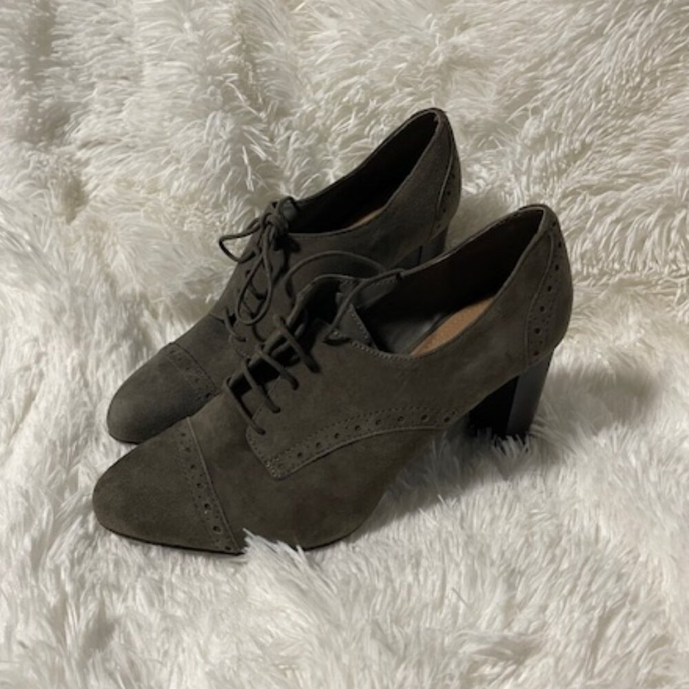 Tahari Lace up Suede Booties Size 7 - Picture 3 of 10